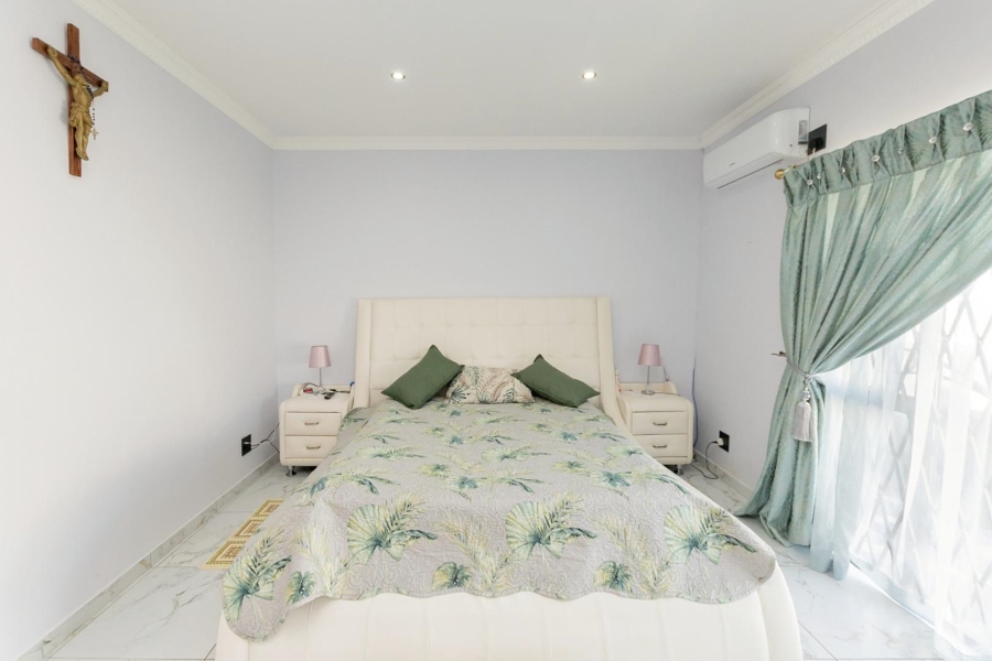 4 Bedroom Property for Sale in Country Club Western Cape